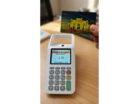 云消费手持机实拍3